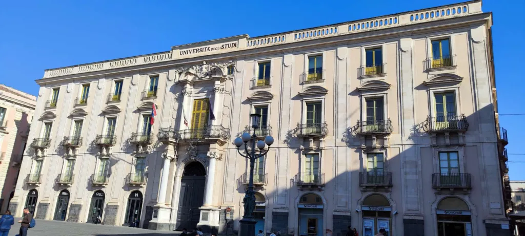 Florians Reisemosaik-Catania - Die schwarze Stadt im Schatten des Feuers