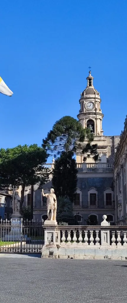 Florians Reisemosaik-Catania - Die schwarze Stadt im Schatten des Feuers