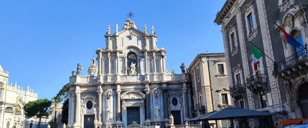 Florians Reisemosaik-Catania - Die schwarze Stadt im Schatten des Feuers