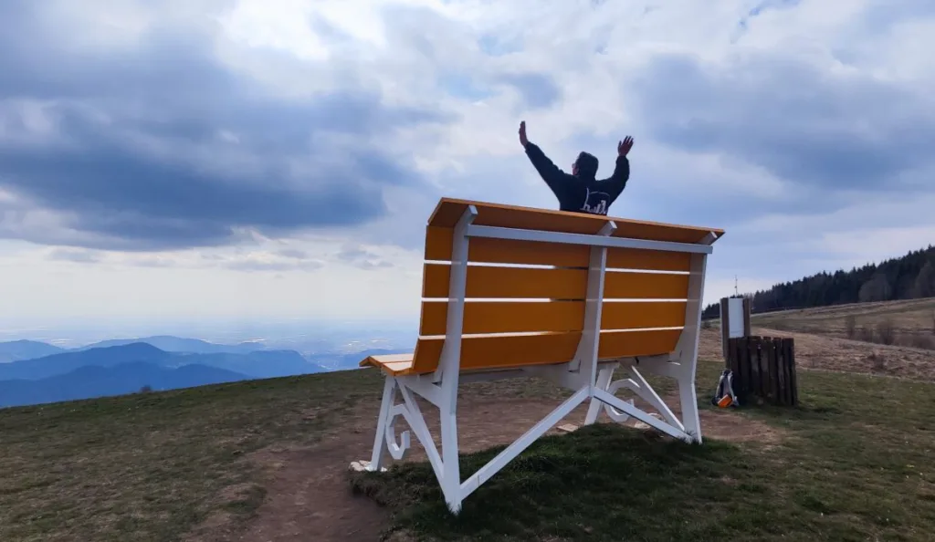 Florians Reise – Mosaik – Sitzplätze mit Weitblick – Auf den Spuren der Pachine Giganti / Big Bench Community Project