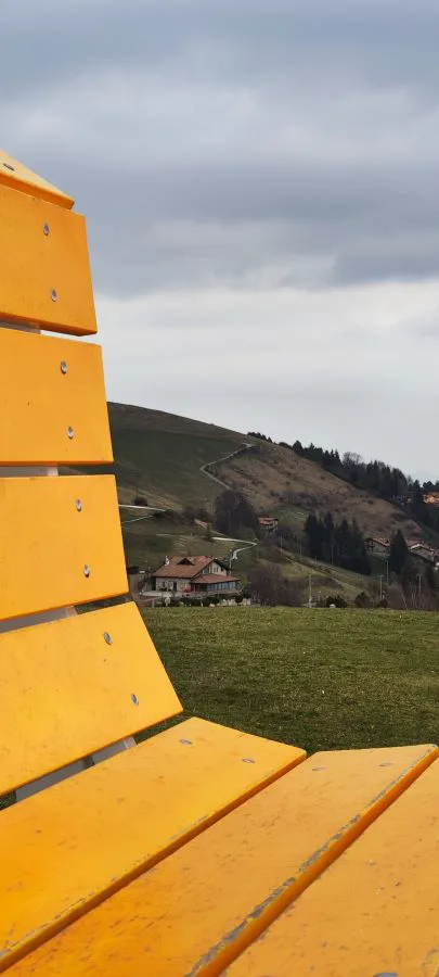 Florians Reise – Mosaik – Sitzplätze mit Weitblick – Auf den Spuren der Pachine Giganti / Big Bench Community Project