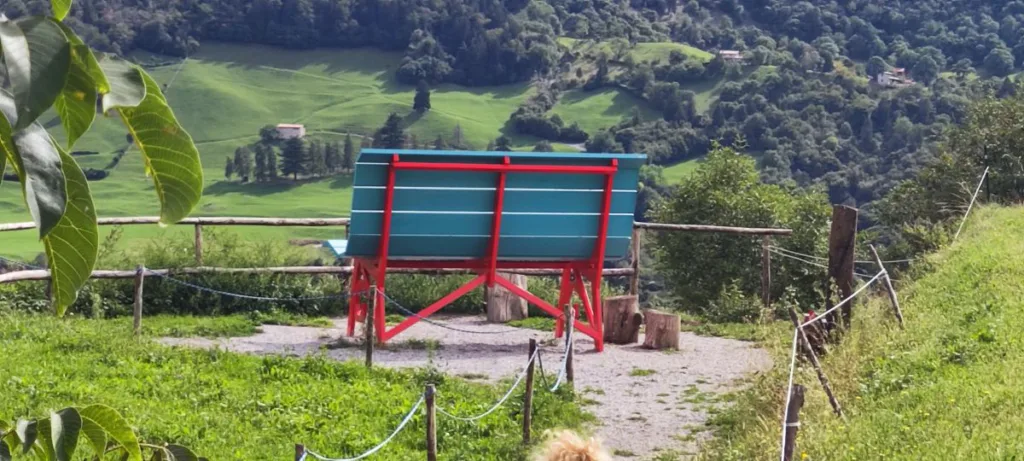 Florians Reise – Mosaik – Sitzplätze mit Weitblick – Auf den Spuren der Pachine Giganti / Big Bench Community Project