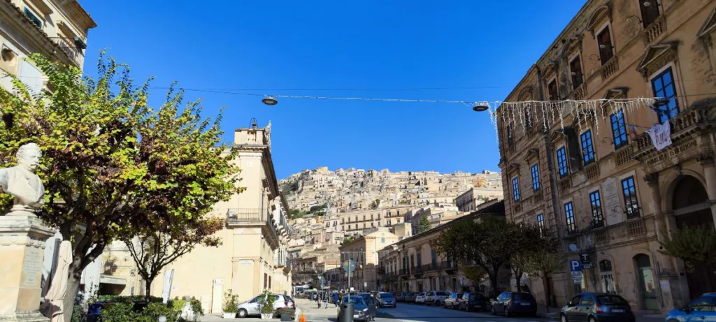 Modica und seine versteckten UNESCO Welterbe Schätze auf Sizilien in Italien Schokolade und die Marina di Modica