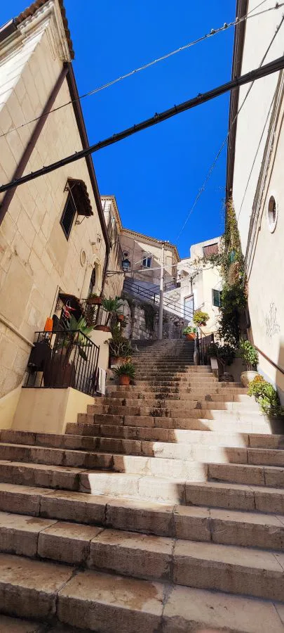 Modica und seine versteckten UNESCO Welterbe Schätze auf Sizilien in Italien Schokolade und die Marina di Modica